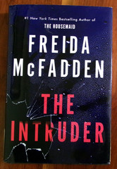 ‘The Intruder’ by Freida McFadden (2025 HC) NEW. Free Shipping 1st Edition