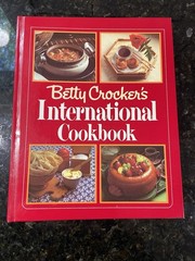 Vtg. 80’s Betty Crocker Hardback Cook Book w/ Cover. #372 Pages. Cottagecore