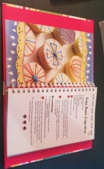 NEW “EASY CUPCAKE RECIPES” Hardback Spiral 2010 Cookbook Resources LLC 174 Pages