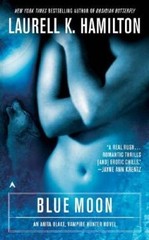 Blue Moon (Anita Blake Vampire Hunter) – Mass Market Paperback – VERY GOOD