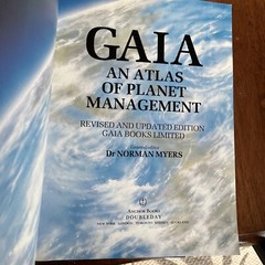 Gaia : An Atlas of Planet Management by Norman Myers, 272 pages, 1993 nearly new