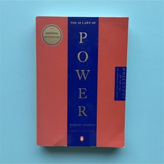 Robert Greene The 48 Laws of Power Paperback 2000 Penguin Leadership Self-Help